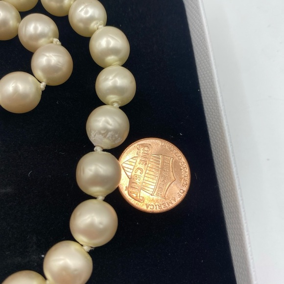 CHANEL Cream Pearl Necklace Timeless Sophistication Circa 93 - Picture 9 of 10